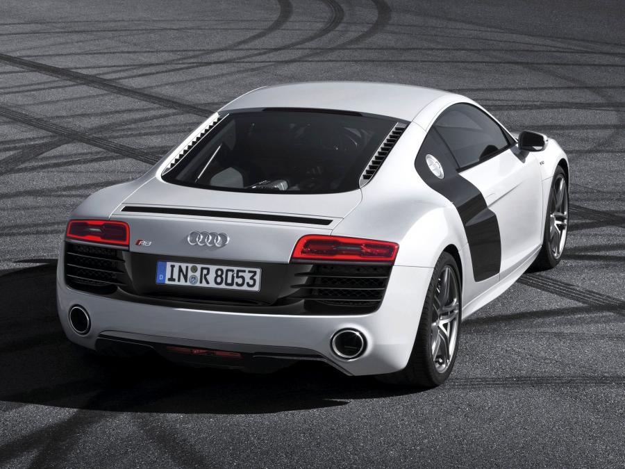  Audi R8 V10 2012 года  (фото 8 из 16)
